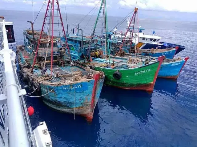 10 Kapal Ikan Asing Ilegal Ditangkap 10 Kapal Ikan Asing Ilegal Ditangkap