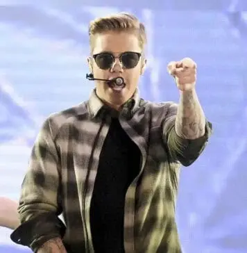 Justin Bieber Boyong Tiga Piala Mtv Europe Music Award Justin Bieber Boyong Tiga Piala Mtv Europe Music Award