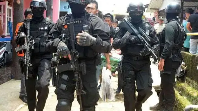Penggerebekan Bom Tangsel, 3 Terduga Teroris Tewas Penggerebekan Bom Tangsel, 3 Terduga Teroris Tewas