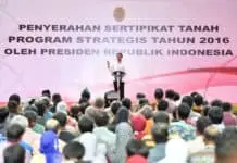Penyerahan Sertifikat Tanah di Balikpapan, Presiden: Waktunya untuk Bekerja, Bukan untuk Berencana dan Berwacana Penyerahan Sertifikat Tanah di Balikpapan, Presiden: Waktunya untuk Bekerja, Bukan untuk Berencana dan Berwacana