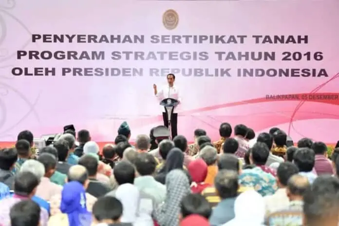 Penyerahan Sertifikat Tanah di Balikpapan, Presiden: Waktunya untuk Bekerja, Bukan untuk Berencana dan Berwacana Penyerahan Sertifikat Tanah di Balikpapan, Presiden: Waktunya untuk Bekerja, Bukan untuk Berencana dan Berwacana