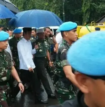 Presiden dan Wapres Salat Jumat di Monas Bersama Massa Aksi Damai Presiden dan Wapres Salat Jumat di Monas Bersama Massa Aksi Damai