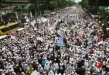 Silang Monas Padat, Massa Aksi Damai Terus Bergerak dari Bundaran HI Silang Monas Padat, Massa Aksi Damai Terus Bergerak dari Bundaran HI