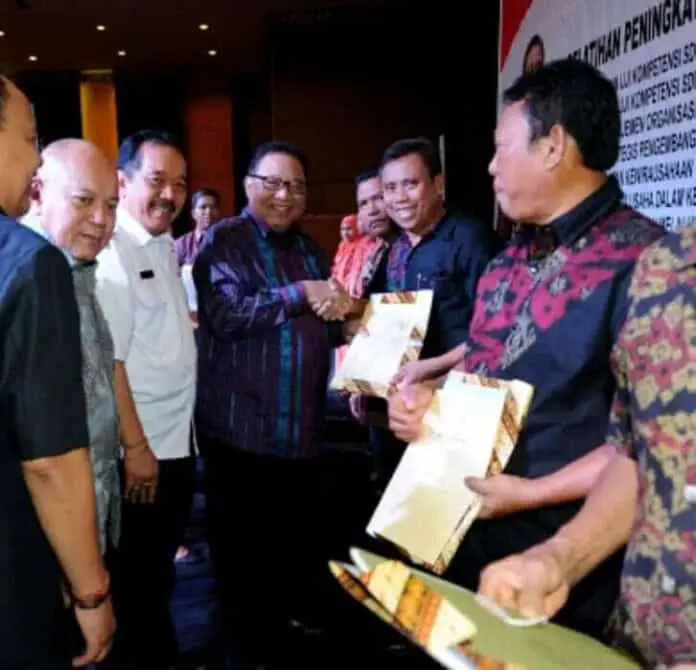 Ratio Kewirausahaan Ditargetkan Capai 4 Persen Ratio Kewirausahaan Ditargetkan Capai 4 Persen
