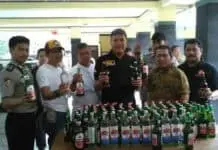 Jalankan Perda, Satpol PP Kota Tangerang Razia Ratusan Botol Miras Jalankan Perda, Satpol PP Kota Tangerang Razia Ratusan Botol Miras