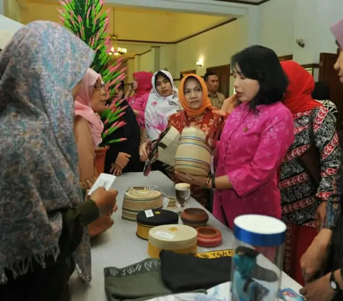 Sinergi Dekranas-Kemenkop Perkuat Tenun Tradisional