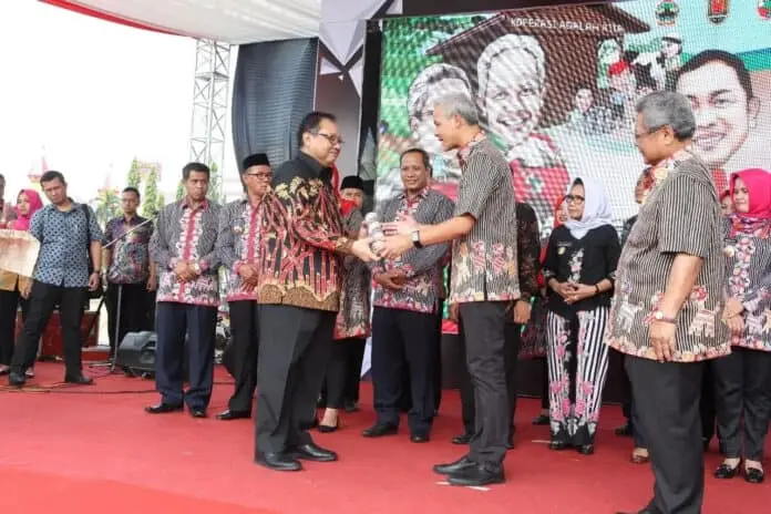 Penuh Nuansa Budaya, Menkop Apresiasi Harkopnas di Semarang Penuh Nuansa Budaya, Menkop Apresiasi Harkopnas di Semarang