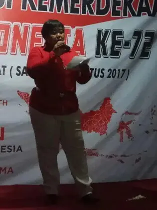 Istri Wingky Harun Bacakan Puisi &lsquo;Cuma Emak Yang Tahu Rasanya&rsquo; di Panggung Rakyat Kemayoran