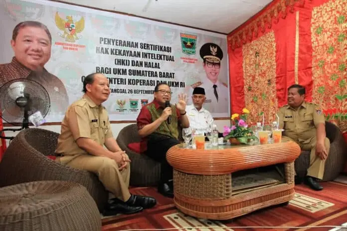 Puspayoga Serahkan Sertifikat HKI Gratis kepada UKM Puspayoga Serahkan Sertifikat HKI Gratis kepada UKM