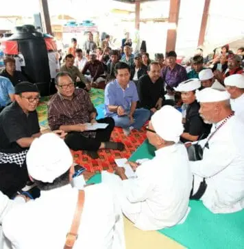 Kemenkop dan Tiga Koperasi Serahkan Bantuan kepada Pengungsi Gunung Agung Kemenkop dan Tiga Koperasi Serahkan Bantuan kepada Pengungsi Gunung Agung