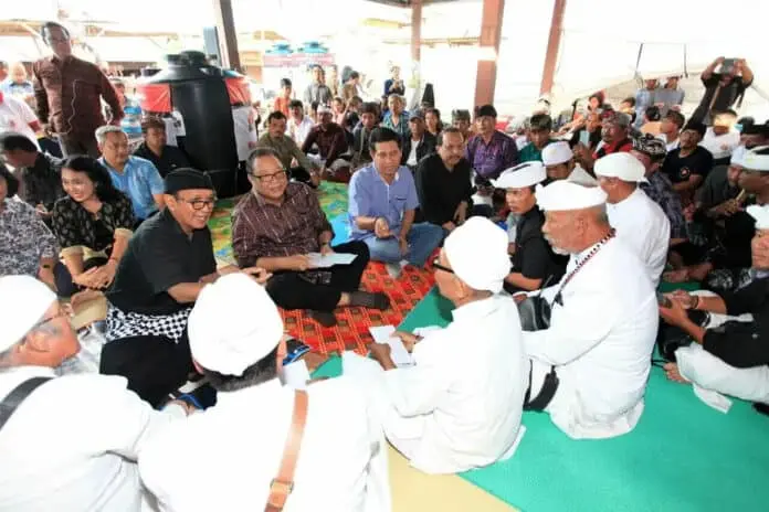Kemenkop dan Tiga Koperasi Serahkan Bantuan kepada Pengungsi Gunung Agung Kemenkop dan Tiga Koperasi Serahkan Bantuan kepada Pengungsi Gunung Agung