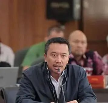 Menpora Sampaikan Duka Cita Atas Meninggalnya Penjaga Gawang Persela Menpora Sampaikan Duka Cita Atas Meninggalnya Penjaga Gawang Persela