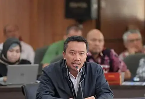 Menpora Sampaikan Duka Cita Atas Meninggalnya Penjaga Gawang Persela Menpora Sampaikan Duka Cita Atas Meninggalnya Penjaga Gawang Persela