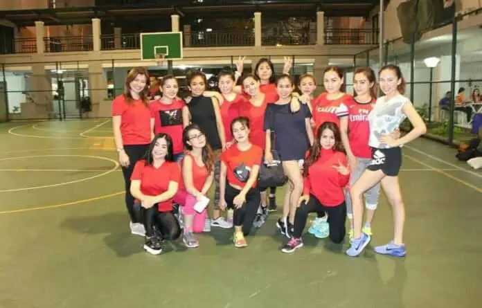 Nez Natadiningrat Gabung ke Klub Pesepak Bola Cantik dan Sexy PERSAWI Nez Natadiningrat Gabung ke Klub Pesepak Bola Cantik dan Sexy PERSAWI