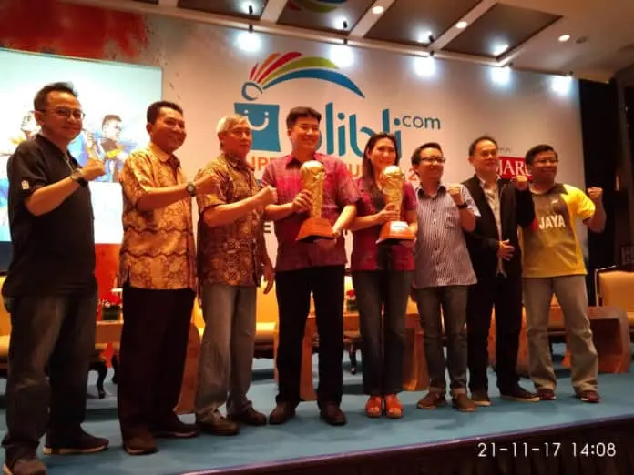 Bulu tangkis Junior Beregu Piala Liem Swie King dan Susi Susanti Bulu tangkis Junior Beregu Piala Liem Swie King dan Susi Susanti