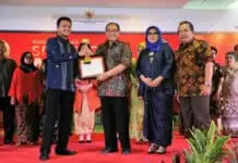 Menkop dan UKM Beri Penghargaan Bagi 21 UKM Inspiratif Menkop dan UKM Beri Penghargaan Bagi 21 UKM Inspiratif