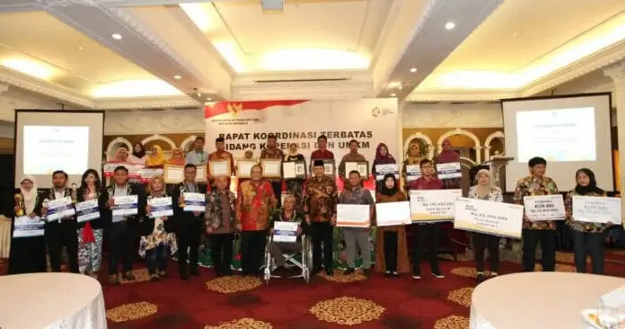 Menkop Salurkan Kredit UMI Rp 117,1 Miliar Menkop Salurkan Kredit UMI Rp 117,1 Miliar