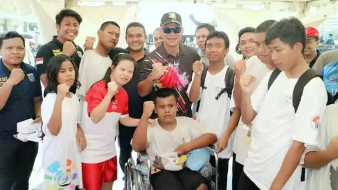 Perenang Difabel Ramaikan Festival Danau Sunter