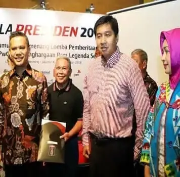 Panpel Piala Presiden Beri Penghargaan Kepada Legenda Sepakbola Nasional Panpel Piala Presiden Beri Penghargaan Kepada Legenda Sepakbola Nasional