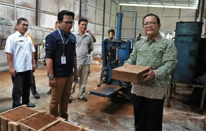 Kemenkop dan UKM Fasilitasi Koperasi Kembangkan Produk Kreatif Unggulan Berbasis Kelapa Kemenkop dan UKM Fasilitasi Koperasi Kembangkan Produk Kreatif Unggulan Berbasis Kelapa