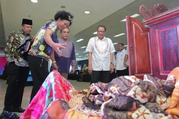 Smesco Fashion Bazaar Ramadhan Pertemukan Pengrajin dengan Fashion Desainer Smesco Fashion Bazaar Ramadhan Pertemukan Pengrajin dengan Fashion Desainer