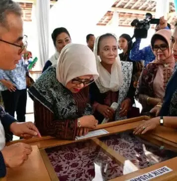 Dekranas Kembangkan Tenun Gedog Tuban Sebagai Produk Unggulan