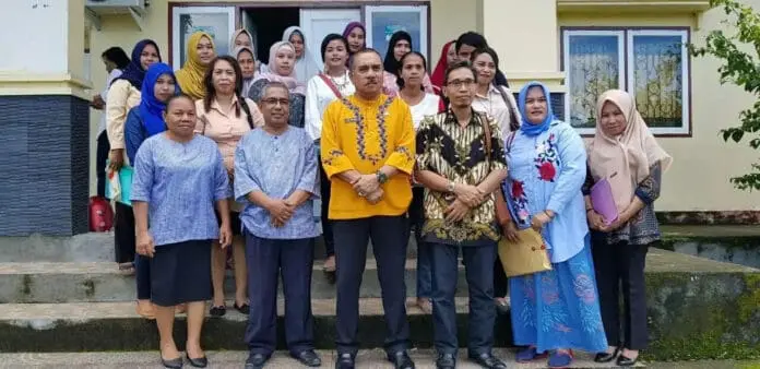 Kemenkop Salurkaan Dana Pengembangan pada 22 WP di Piru Maluku Kemenkop Salurkaan Dana Pengembangan pada 22 WP di Piru Maluku