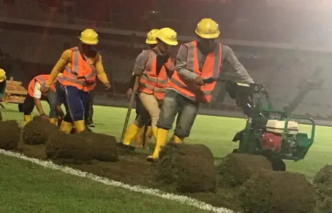 Rumput Stadion Utama Gelora Bung Karno Mulai Dipindahkan Rumput Stadion Utama Gelora Bung Karno Mulai Dipindahkan
