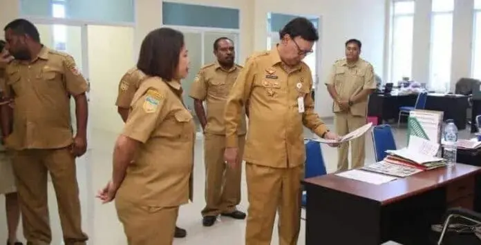 Tjahjo Kumolo Memerintahkan Menginvestigasi Kemungkinan Sabotase KTP-E Tjahjo Kumolo Memerintahkan Menginvestigasi Kemungkinan Sabotase KTP-E