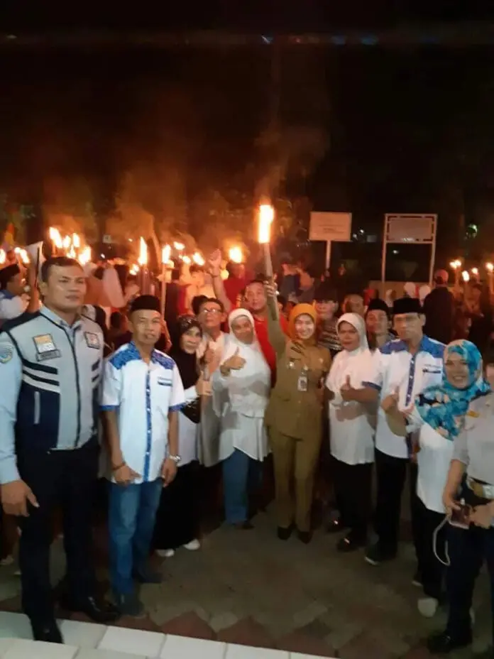 Sambut Idul Fitri 1439 Hijriyah, Camat Cipayung Ikut Meriahkan Pawai Obor Bersama Warga Lubang Buaya Sambut Idul Fitri 1439 Hijriyah, Camat Cipayung Ikut Meriahkan Pawai Obor Bersama Warga Lubang Buaya