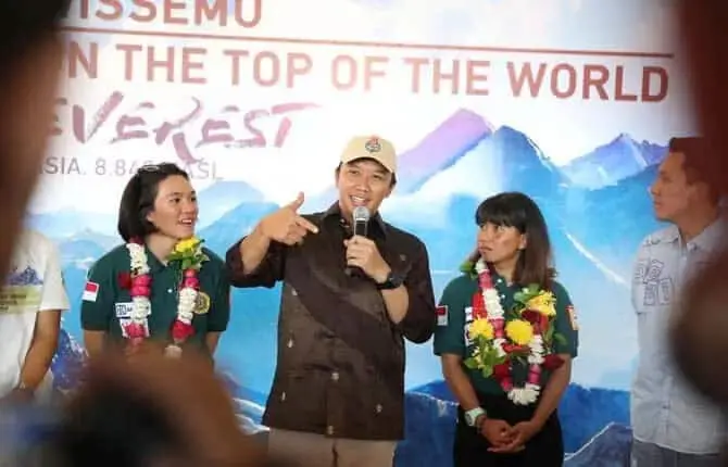 Apresiasi Menpora Buat Dua Srikandi Penakluk Everest Apresiasi Menpora Buat Dua Srikandi Penakluk Everest
