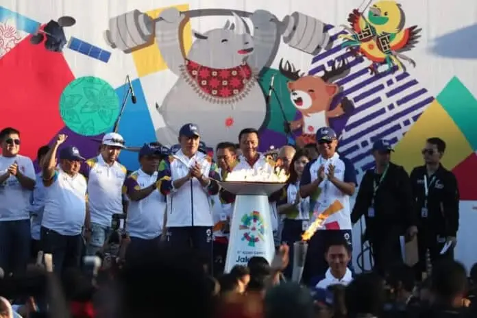Menpora Turut Bawa Obor Asian Games di Bali