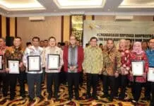 Menkop Beri Penghargaan Kepala Daerah dan Koperasi Berprestasi 2018 Menkop Beri Penghargaan Kepala Daerah dan Koperasi Berprestasi 2018