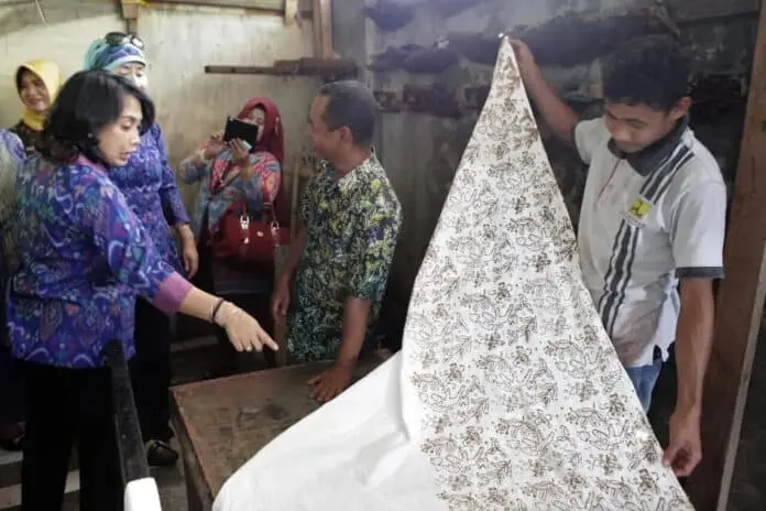 Kemenkop-Dekranas Dorong Pengembangan Batik Ternate Kemenkop-Dekranas Dorong Pengembangan Batik Ternate
