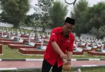 Peringati HUT RI Ke-73, Nanang Kurniawan Tabur Bunga di Makam Pahlawan Peringati HUT RI Ke-73, Nanang Kurniawan Tabur Bunga di Makam Pahlawan