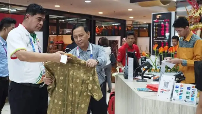 Atlet dan Official Asian Games Buru Cinderamata Khas Nusantara di Smesco Atlet dan Official Asian Games Buru Cinderamata Khas Nusantara di Smesco