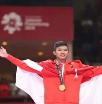 Rifky Sumbang Emas Karate