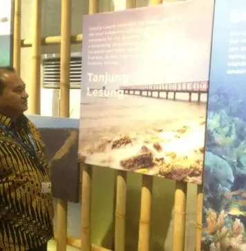 Tenun Bali dan Batik Solo Diperkenalkan Pada Delegasi IMF-WB Tenun Bali dan Batik Solo Diperkenalkan Pada Delegasi IMF-WB