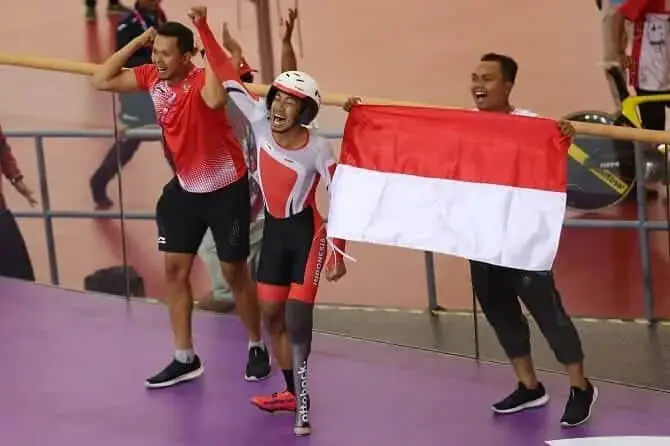 Fadli Persembahkan Emas Pertama Para Cycling Fadli Persembahkan Emas Pertama Para Cycling