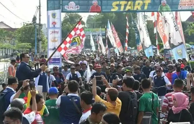 Menpora Lepas Ribuan Peserta Sepeda Nusantara di Kebumen Menpora Lepas Ribuan Peserta Sepeda Nusantara di Kebumen