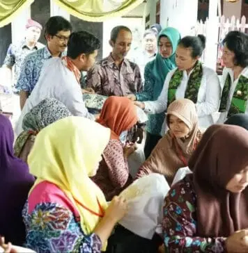 Anggota OASE Kunjungi Desa Batik Podhek, Pamekasan Anggota OASE Kunjungi Desa Batik Podhek, Pamekasan