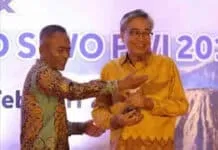 Eka Putra Wirya Terima Lifetime Achievement Golden Award SIWO PWI