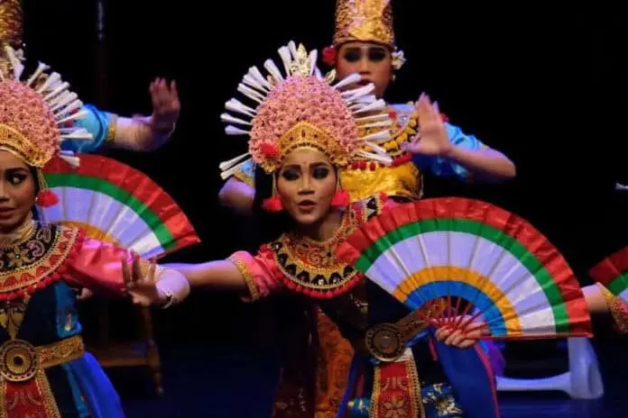 SMAN 28 Jakarta Juara Folklore Festival 2019 di Amsterdam