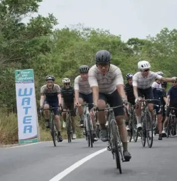 Diguyur Hujan, Tour de Bintan 2019 Tetap Meriah dengan Tari Melayu Diguyur Hujan, Tour de Bintan 2019 Tetap Meriah dengan Tari Melayu