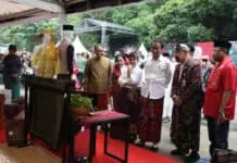 Presiden RI Ajak Masyarakat Budayakan Memakai Sarung