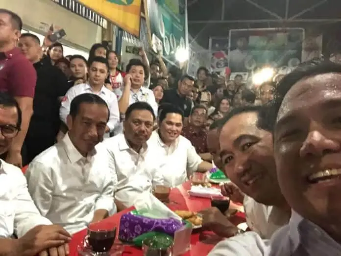 Kumaat: di Manado, Jokowi Ngopi Bareng Bersama Kadin, TKN dan HIPMI Kumaat: di Manado, Jokowi Ngopi Bareng Bersama Kadin, TKN dan HIPMI