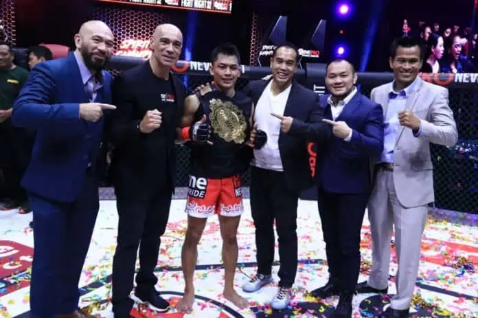 Tendangan Maut Jeka Saragih Hentikan Perlawanan Mahr John Tendangan Maut Jeka Saragih Hentikan Perlawanan Mahr John