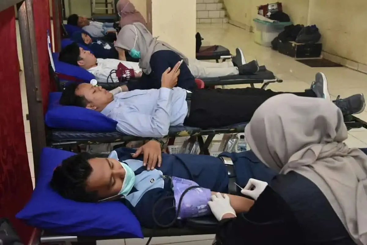 Rangkaian HUT Ke-34, UMB Peduli Gelar Pemeriksaan Kesehatan, Donor Darah dan Sunatan Massal Rangkaian HUT Ke-34, UMB Peduli Gelar Pemeriksaan Kesehatan, Donor Darah dan Sunatan Massal