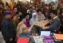 Sertifikat HAKI Dongkrak Bisnis Songket Hingga 30 Persen Sertifikat HAKI Dongkrak Bisnis Songket Hingga 30 Persen