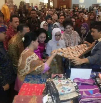 Sertifikat HAKI Dongkrak Bisnis Songket Hingga 30 Persen Sertifikat HAKI Dongkrak Bisnis Songket Hingga 30 Persen